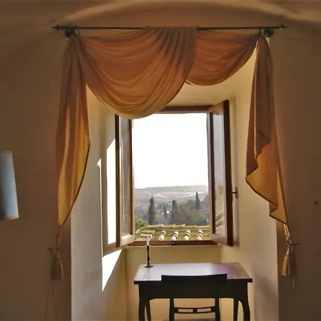 Medieval Palazzo Becci 아파트 *